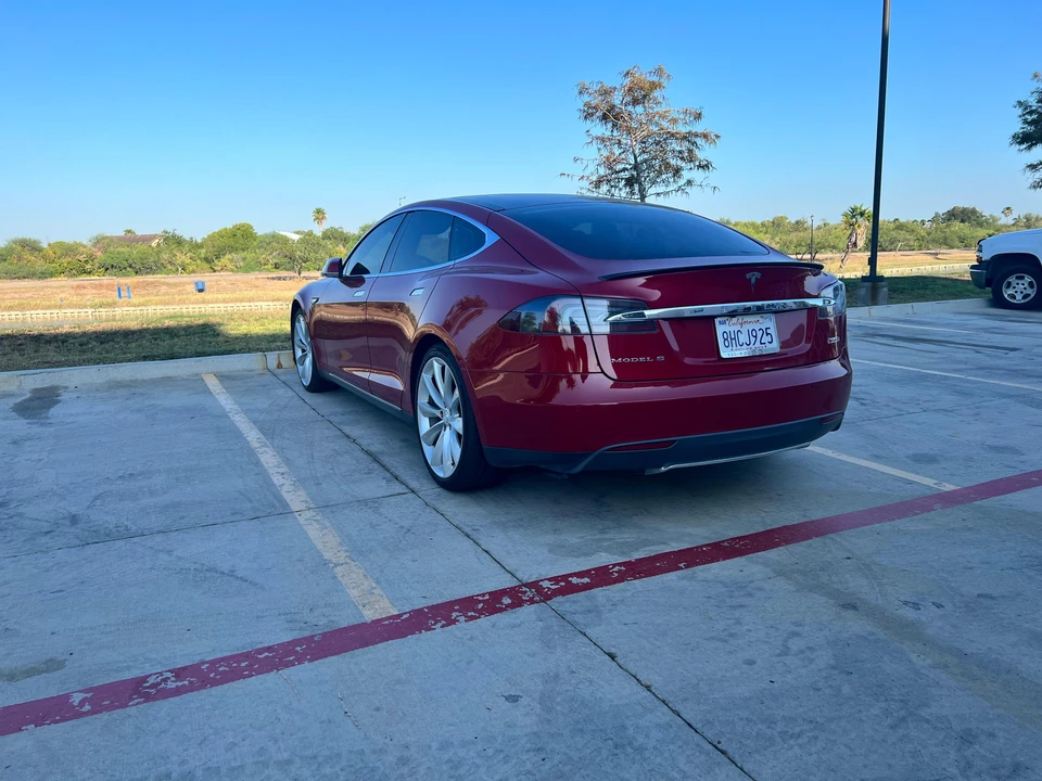 2015 Tesla Model S - Image 7 of 31