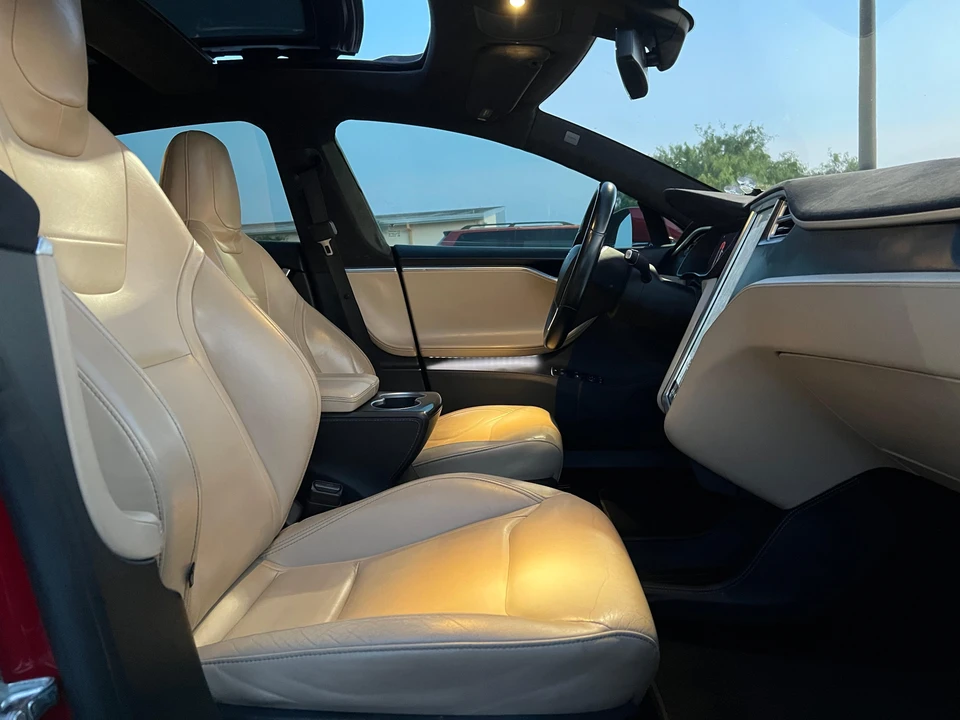 2015 Tesla Model S - Image 26 of 31