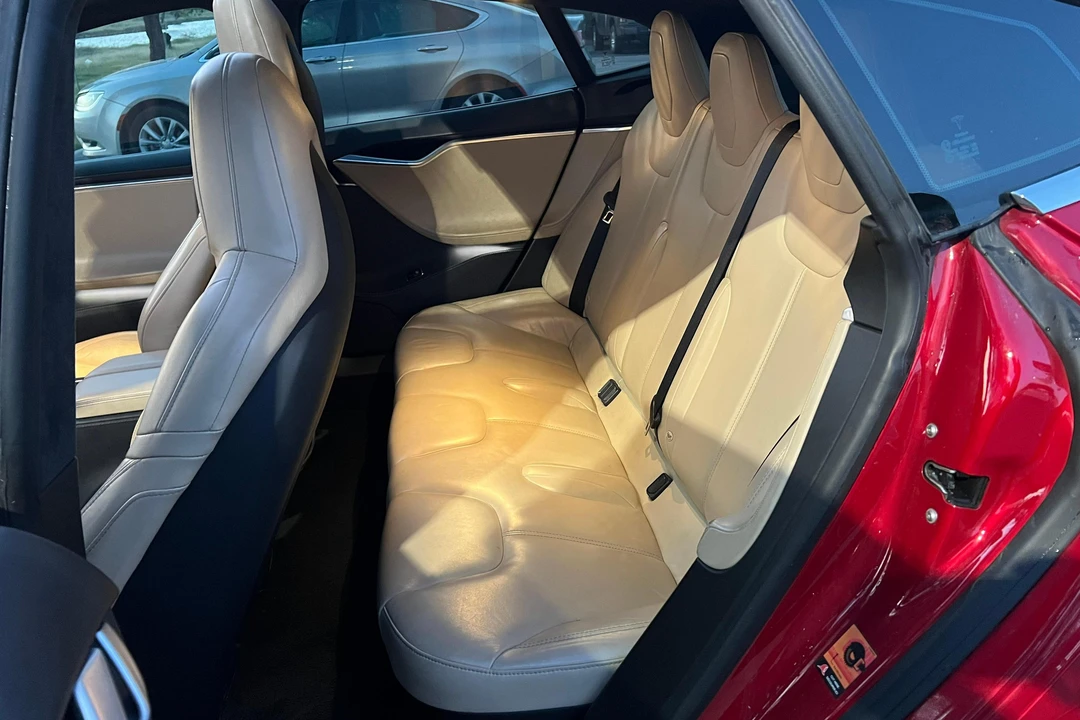 2015 Tesla Model S - Image 23 of 31