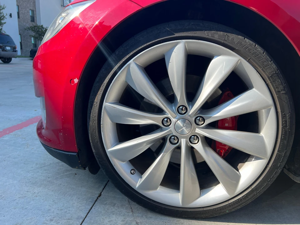 2015 Tesla Model S - Image 17 of 31