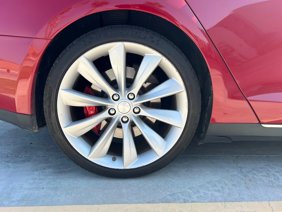 2015 Tesla Model S - Image 19 of 31