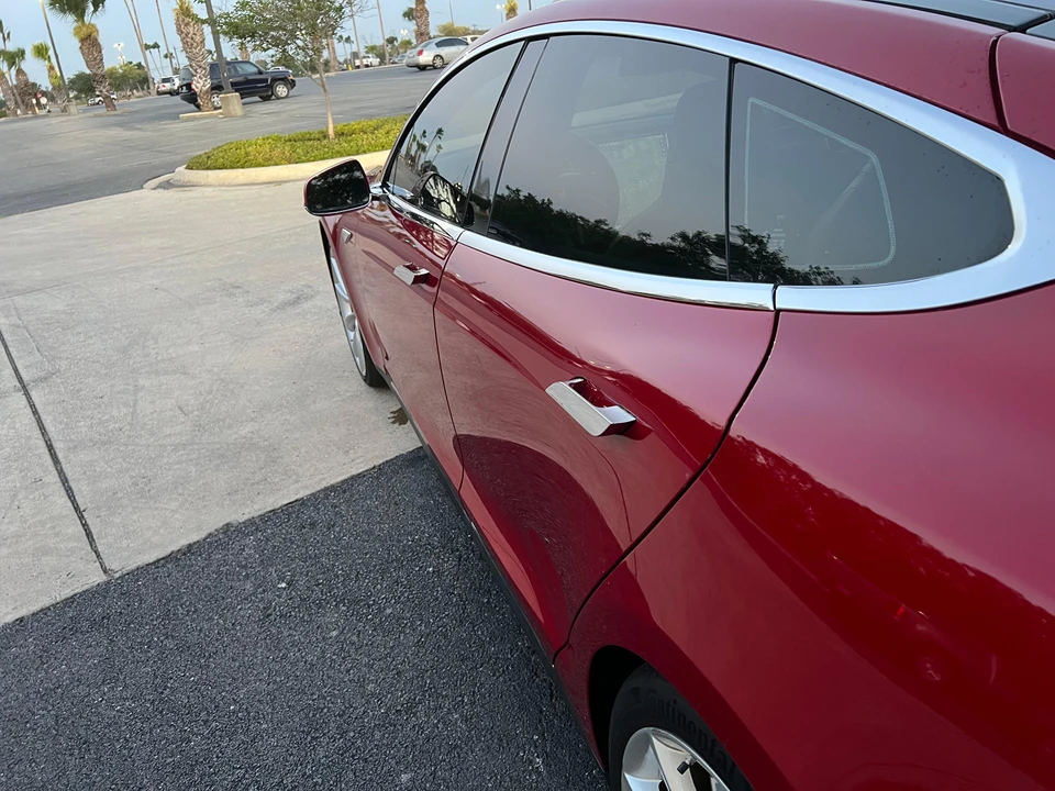 2015 Tesla Model S - Image 15 of 31