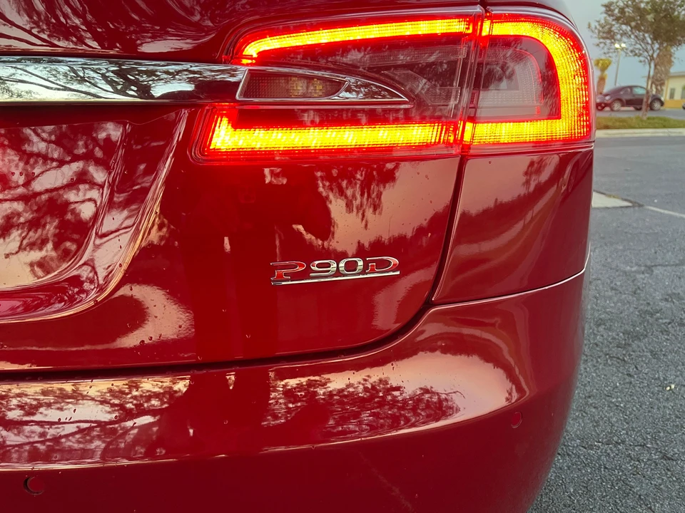 2015 Tesla Model S - Image 14 of 31