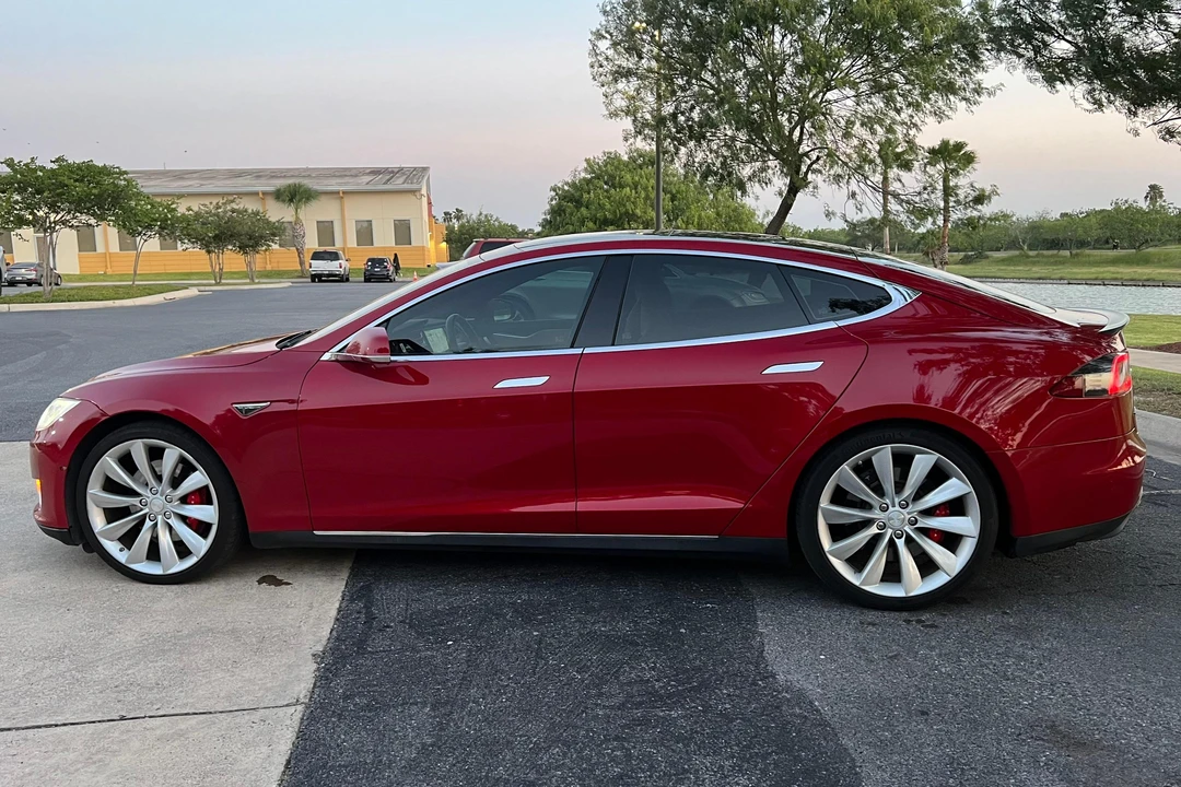 2015 Tesla Model S - Image 8 of 31