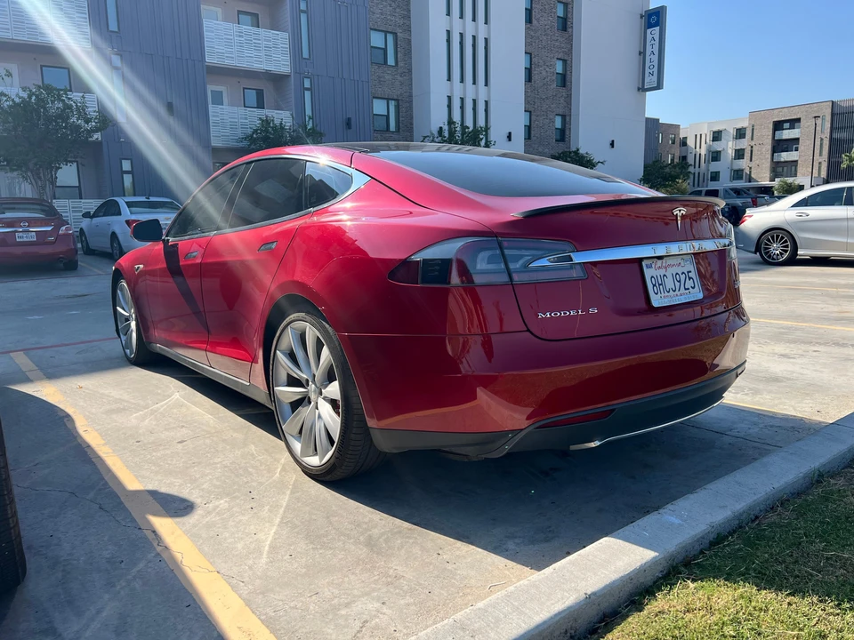 2015 Tesla Model S - Image 9 of 31