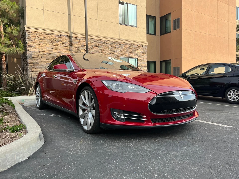 2015 Tesla Model S - Image 12 of 31