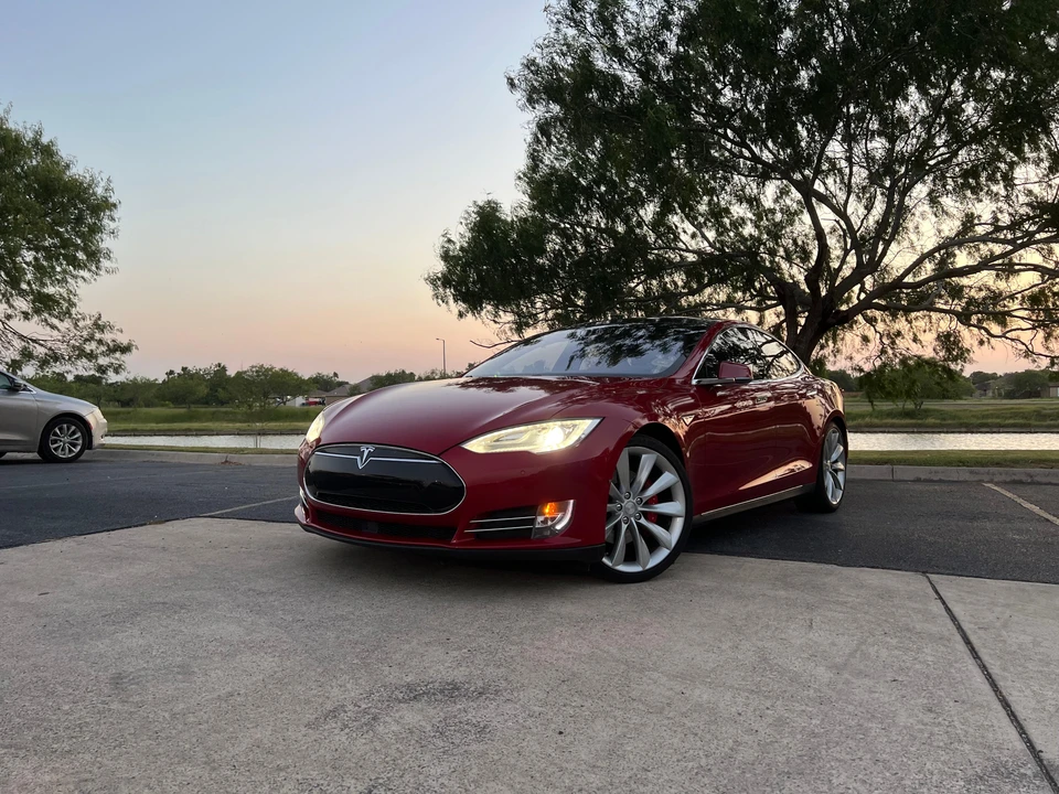 2015 Tesla Model S - Image 6 of 31