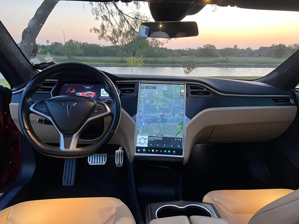 2015 Tesla Model S - Image 28 of 31
