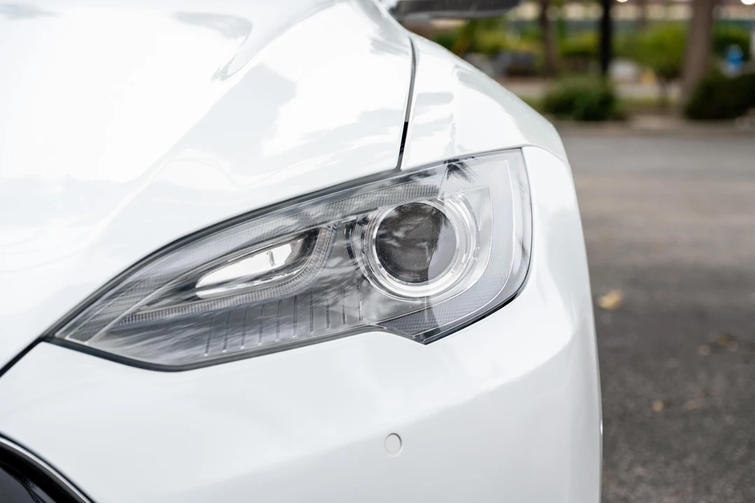 2015 Tesla Model S - Image 15 of 31