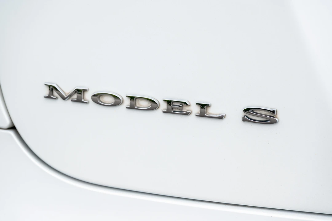 2015 Tesla Model S - Image 29 of 31