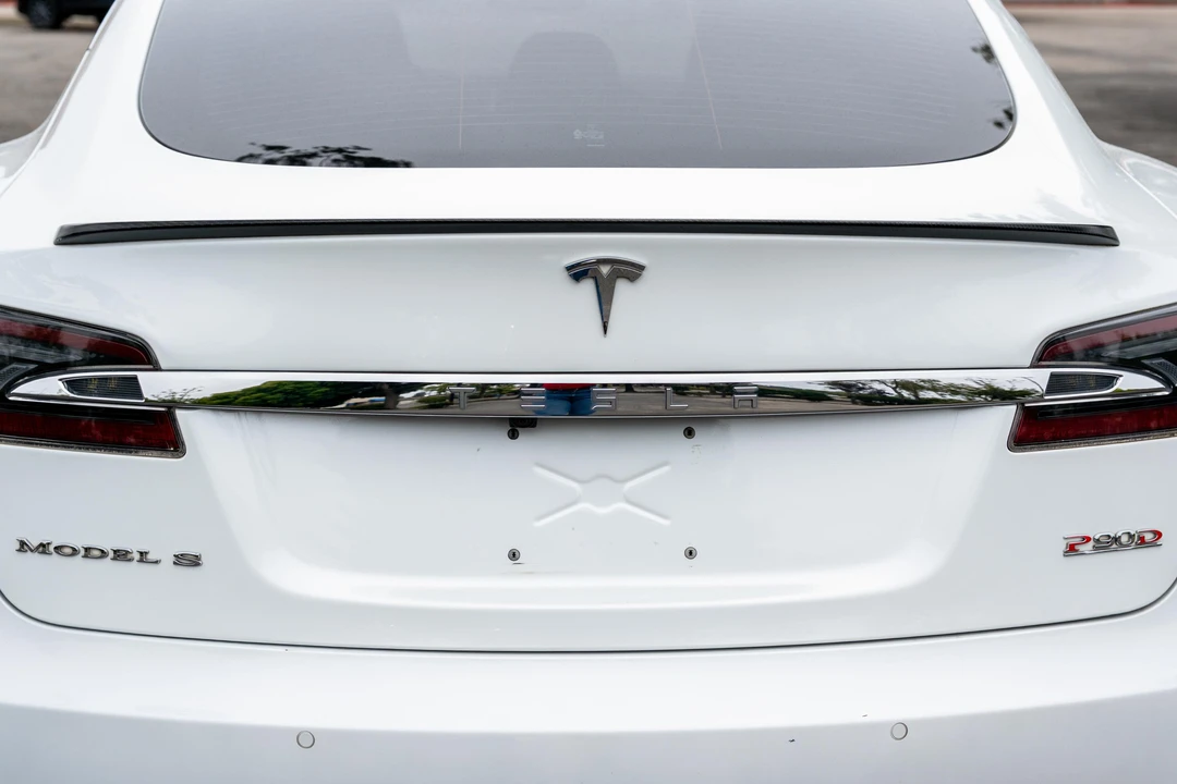 2015 Tesla Model S - Image 31 of 31
