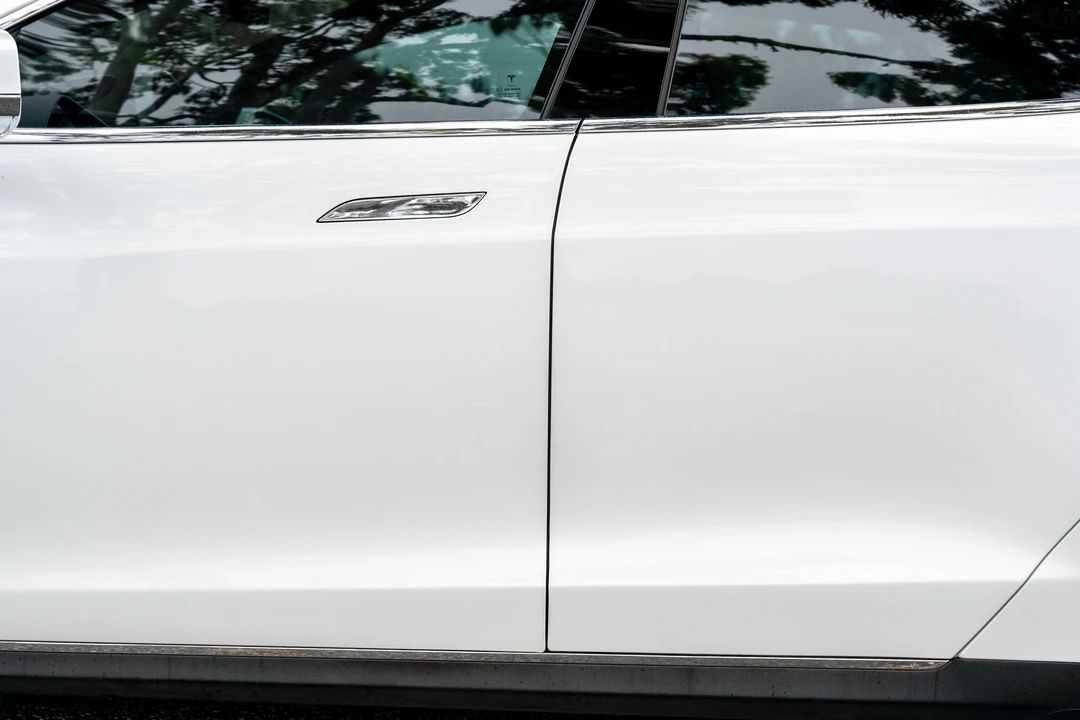 2015 Tesla Model S - Image 22 of 31