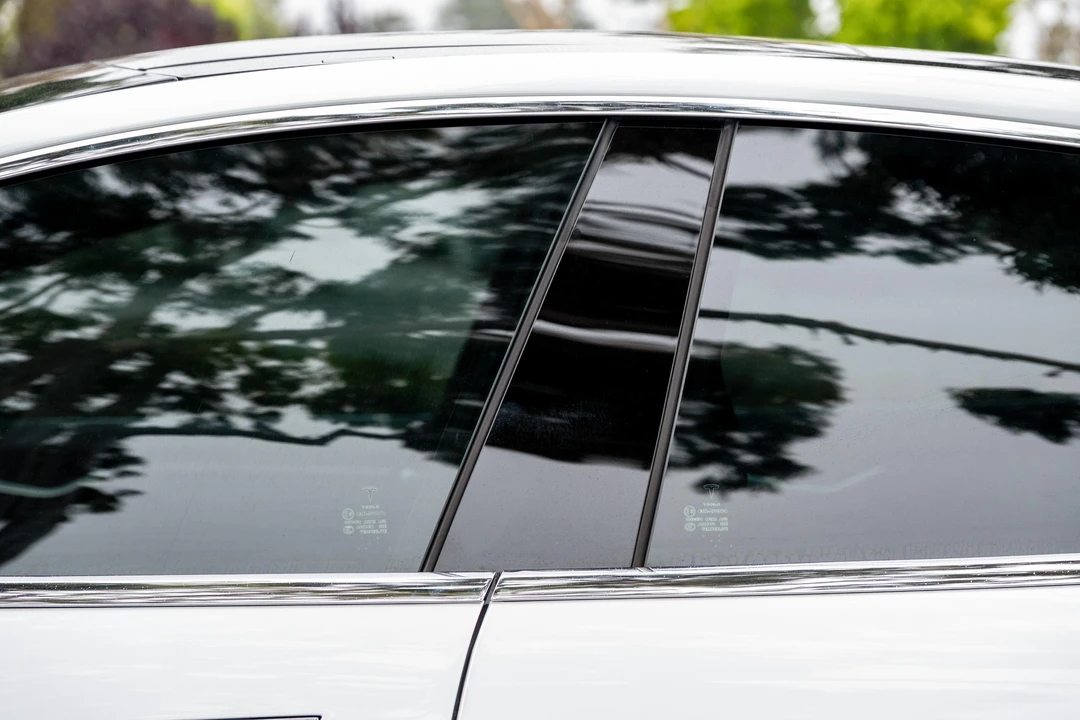 2015 Tesla Model S - Image 19 of 31