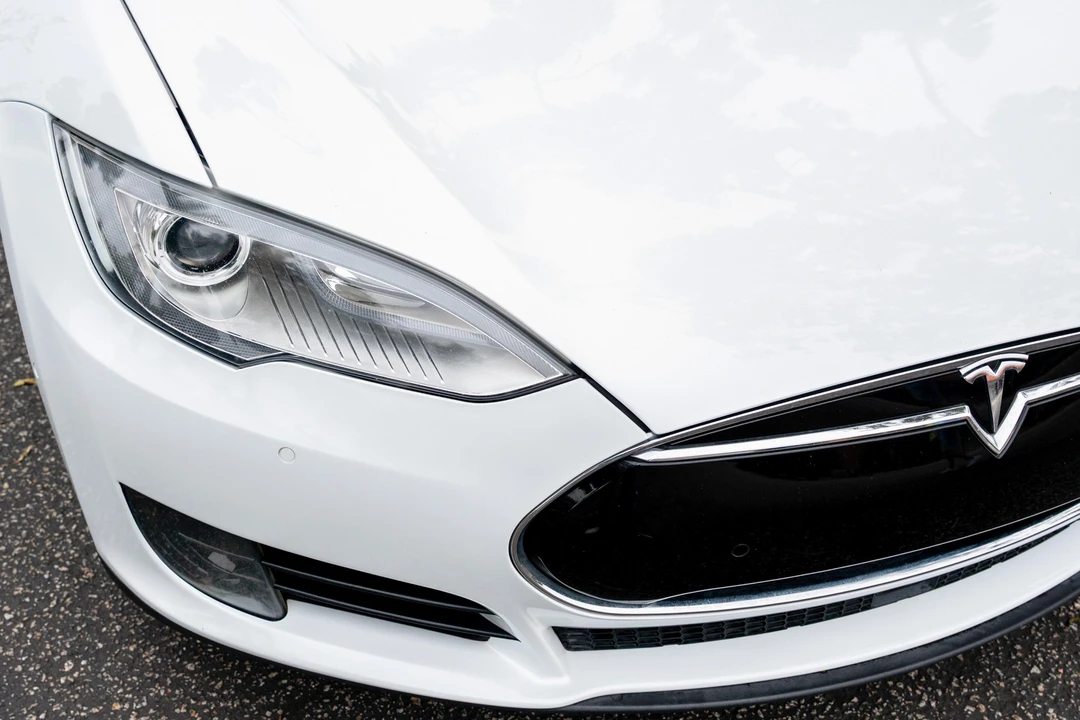 2015 Tesla Model S - Image 9 of 31