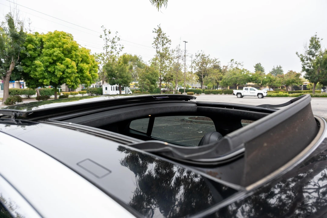 2015 Tesla Model S - Image 21 of 31