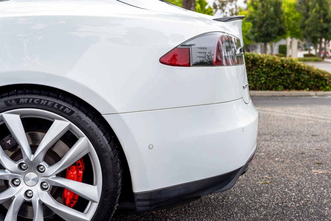 2015 Tesla Model S - Image 25 of 31
