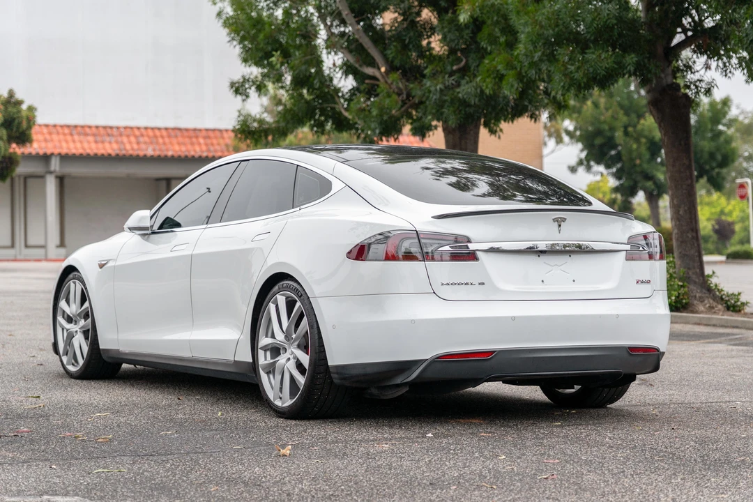 2015 Tesla Model S - Image 7 of 31