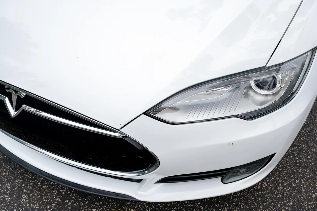 2015 Tesla Model S - Image 16 of 31