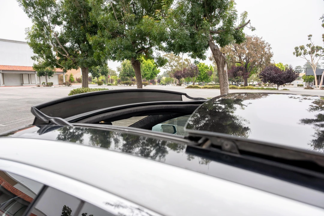 2015 Tesla Model S - Image 20 of 31