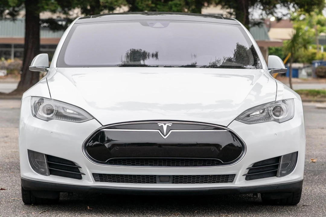 2015 Tesla Model S - Image 2 of 31