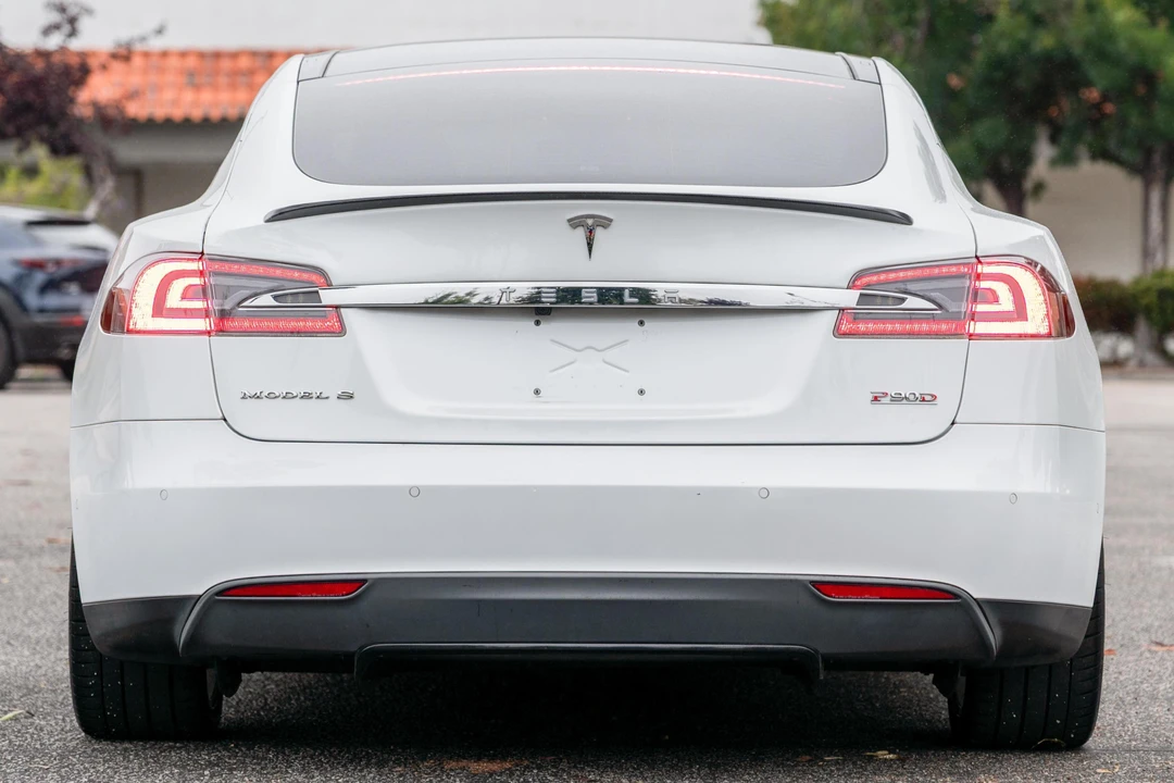 2015 Tesla Model S - Image 5 of 31