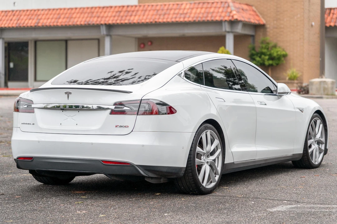 2015 Tesla Model S - Image 4 of 31