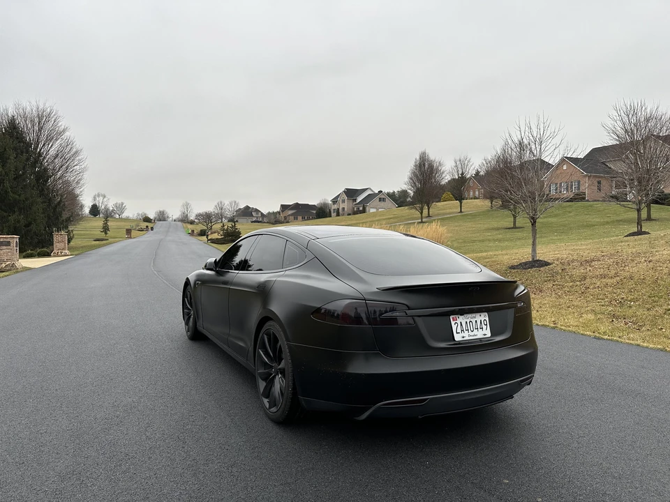 2015 Tesla Model S - Image 25 of 31
