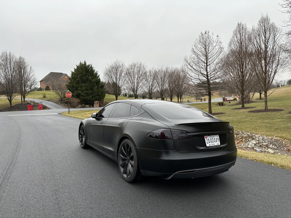 2015 Tesla Model S - Image 24 of 31