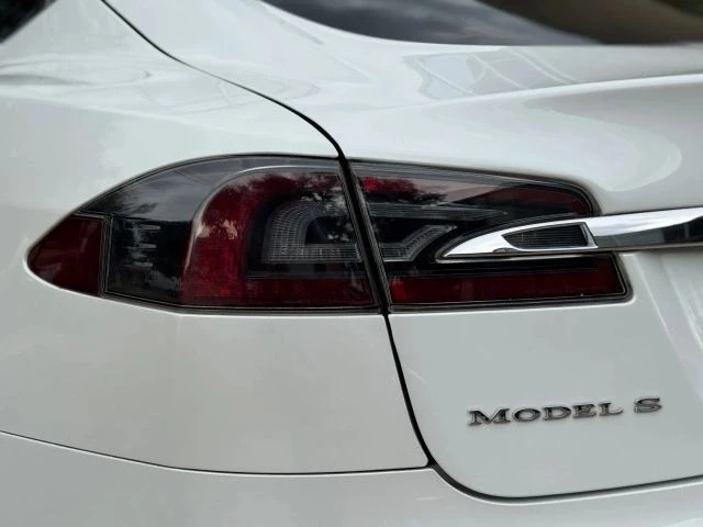 2015 Tesla Model S - Image 21 of 21