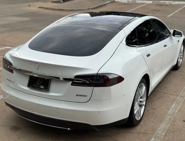 2015 Tesla Model S - Image 10 of 21