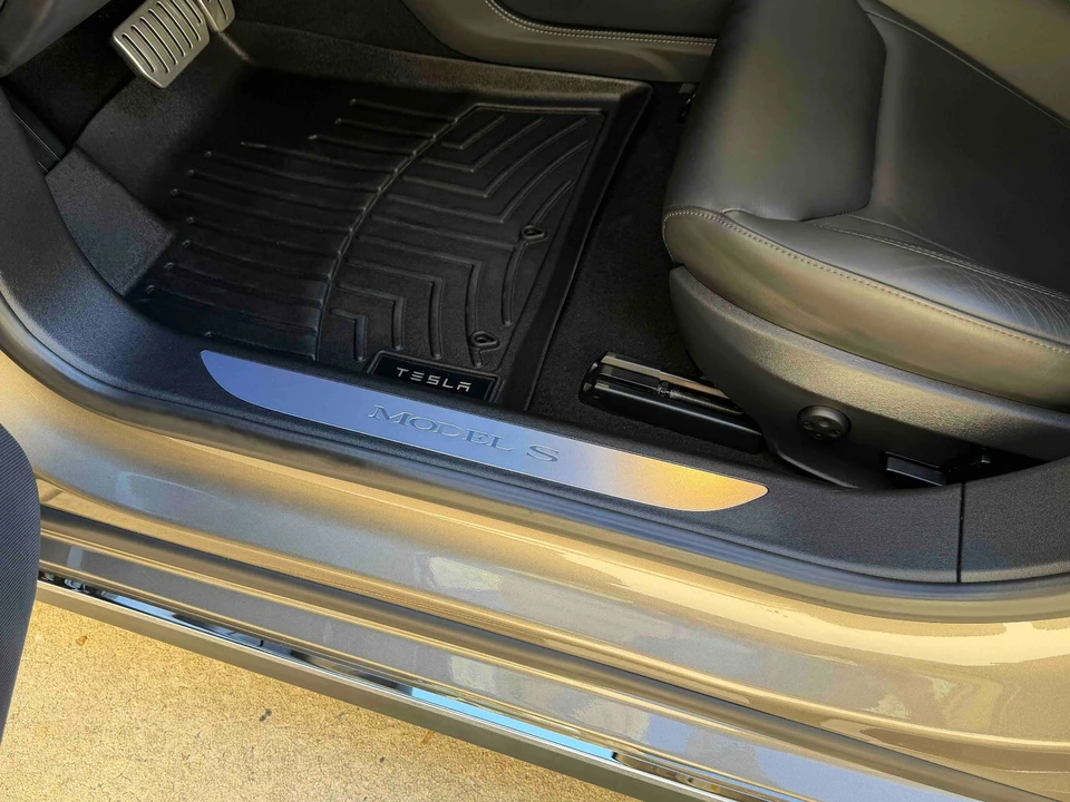 2015 Tesla Model S - Image 16 of 21