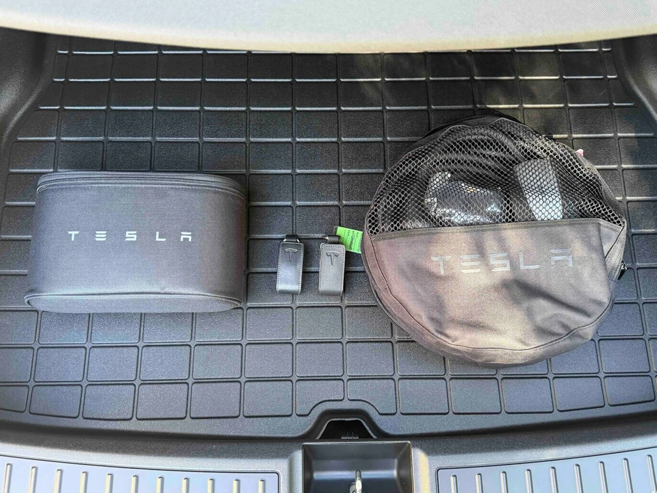 2015 Tesla Model S - Image 13 of 21