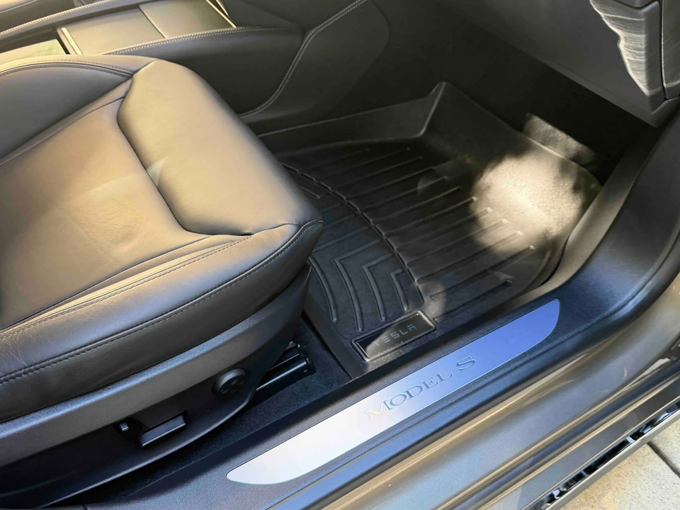 2015 Tesla Model S - Image 17 of 21