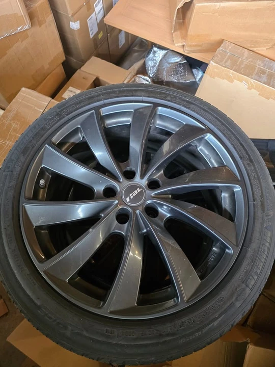 2015 Tesla Model S - Image 19 of 20