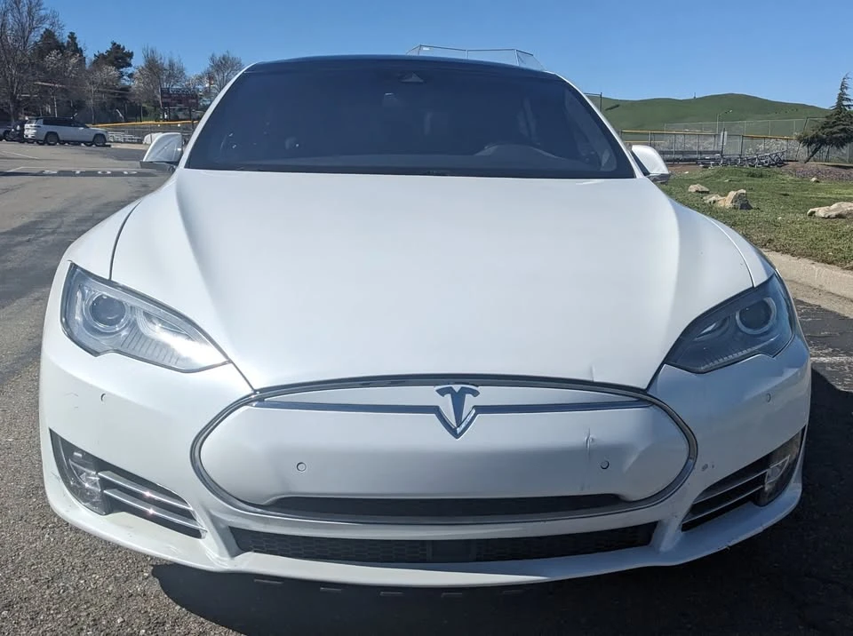 2015 Tesla Model S - Image 12 of 15