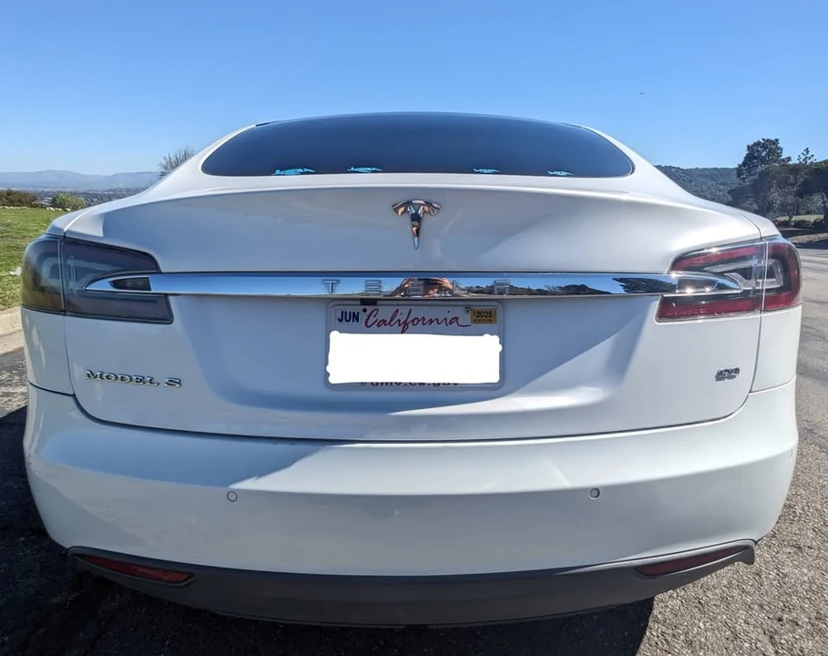 2015 Tesla Model S - Image 15 of 15