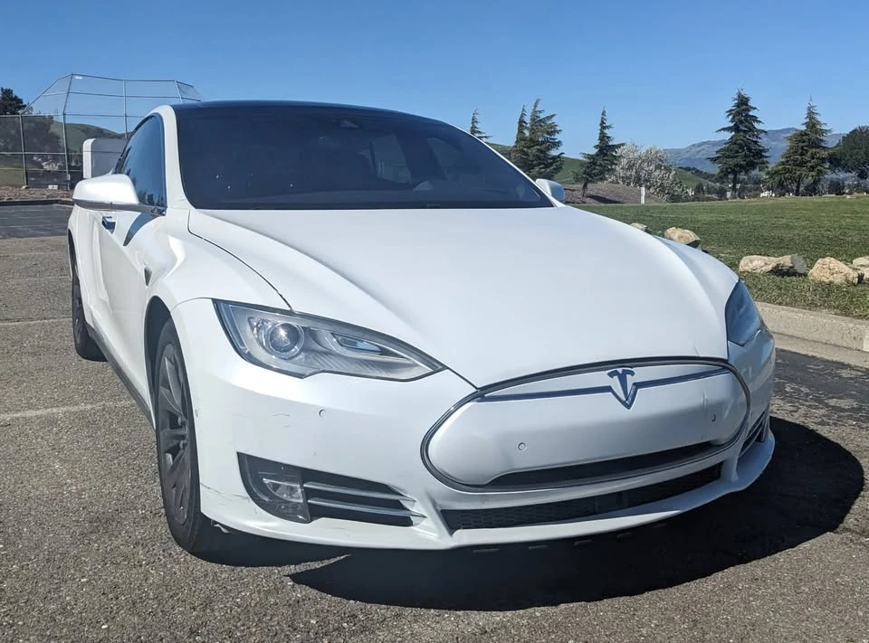 2015 Tesla Model S - Image 11 of 15