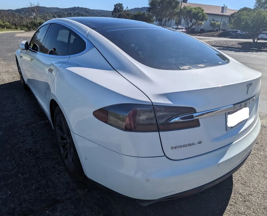 2015 Tesla Model S - Image 14 of 15