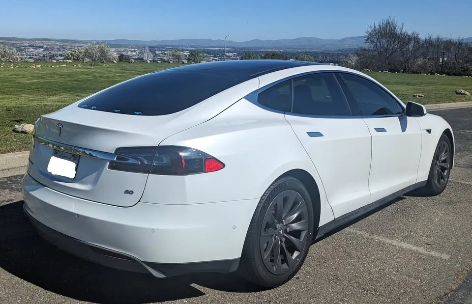 2015 Tesla Model S - Image 8 of 15