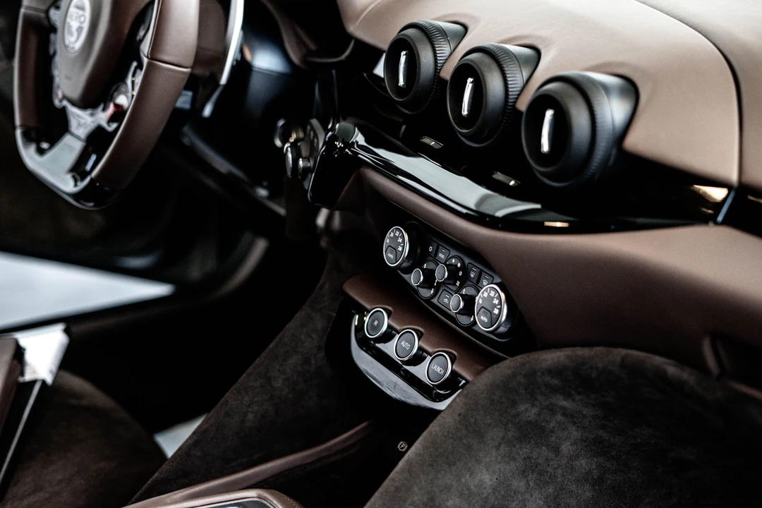2015 Ferrari F12berlinetta - Image 15 of 31