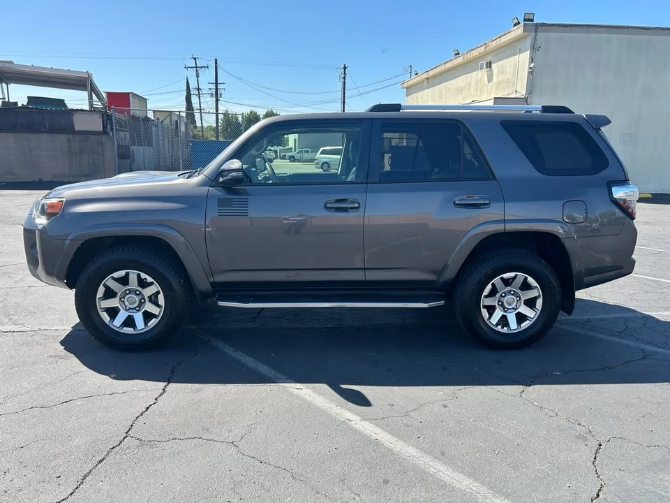 2015 Toyota 4Runner 5th Gen - Image 9 of 20