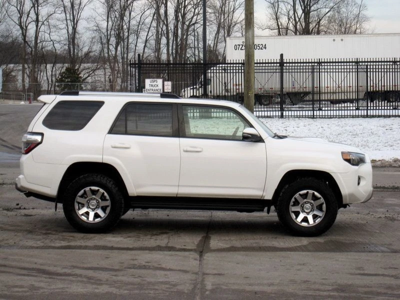 2015 Toyota 4Runner 5th Gen - Image 9 of 12