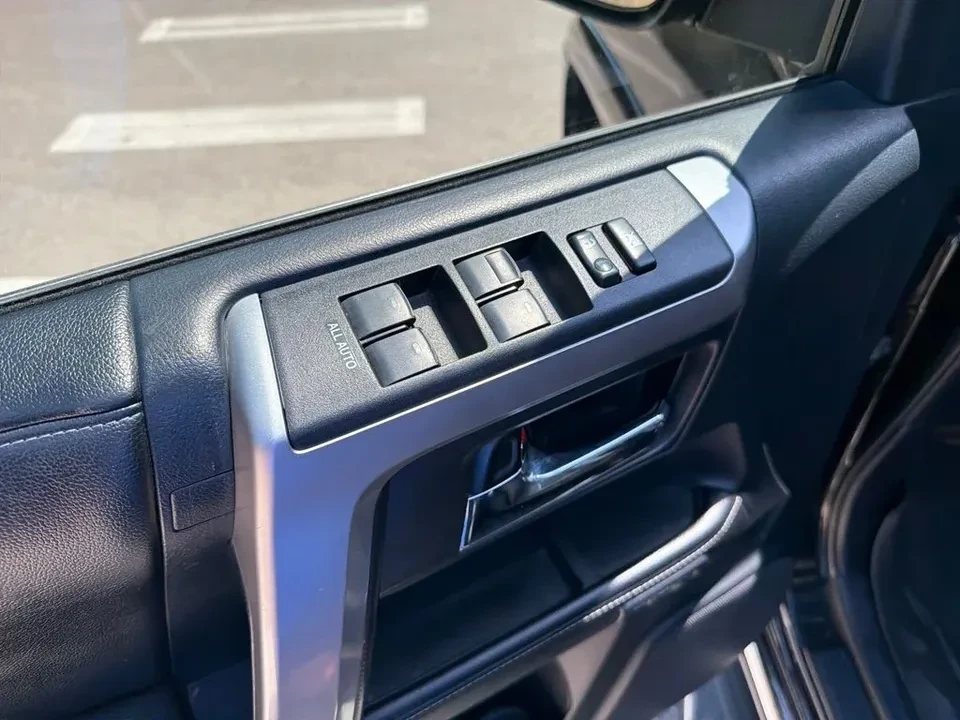 2015 Toyota 4Runner 5th Gen - Image 18 of 19
