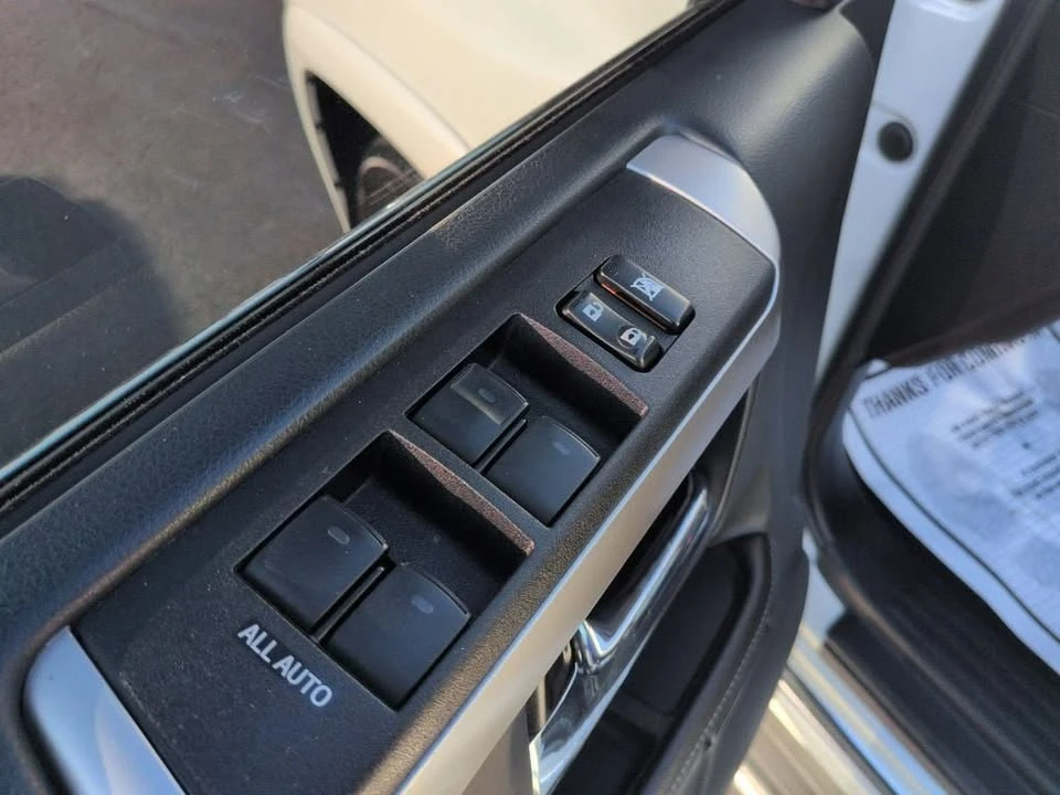 2015 Toyota 4Runner 5th Gen - Image 8 of 20