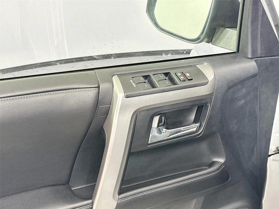 2015 Toyota 4Runner 5th Gen - Image 11 of 14