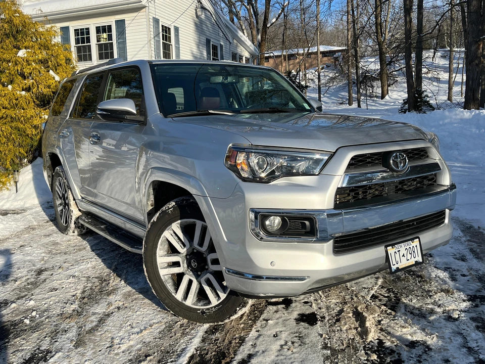 2015 Toyota 4Runner 5th Gen - Image 10 of 31