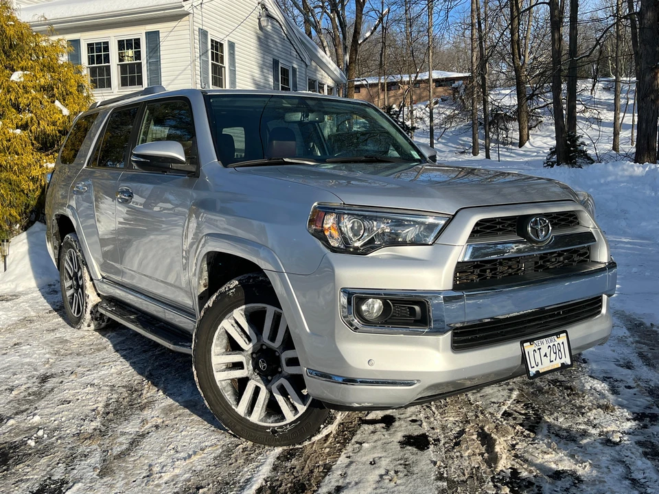 2015 Toyota 4Runner 5th Gen - Image 9 of 31