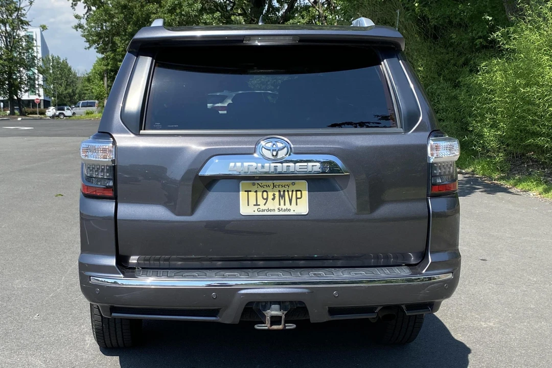 2015 Toyota 4Runner 5th Gen - Image 5 of 11