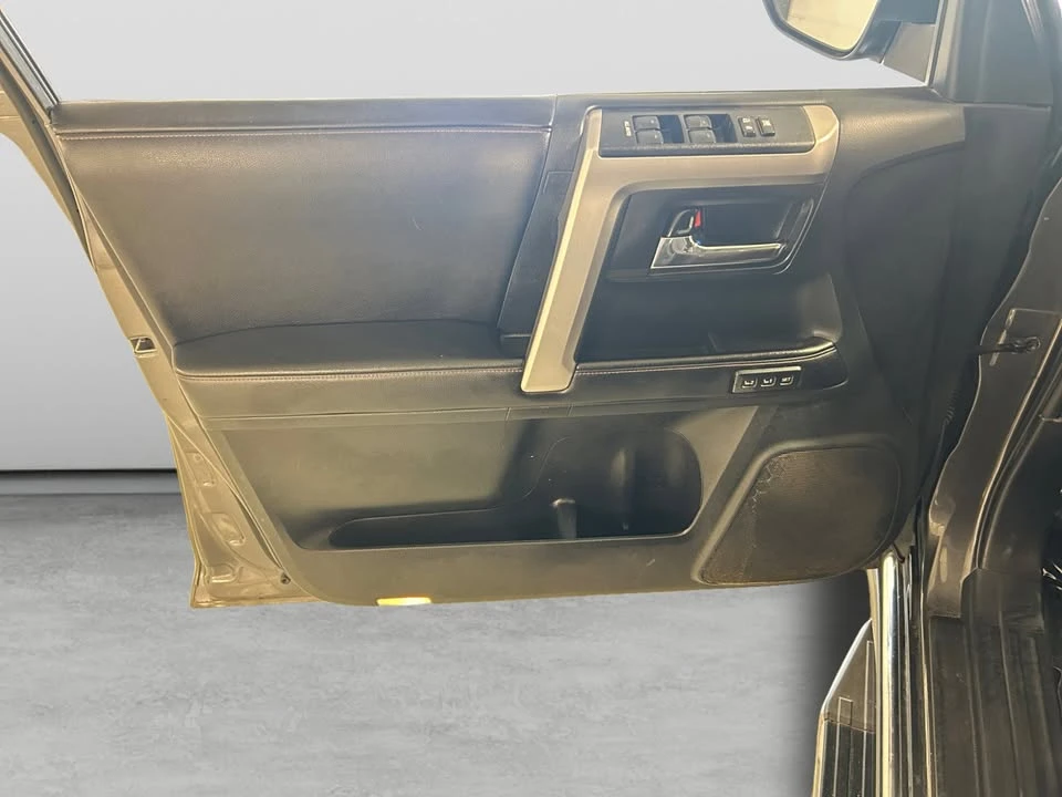 2015 Toyota 4Runner 5th Gen - Image 9 of 17