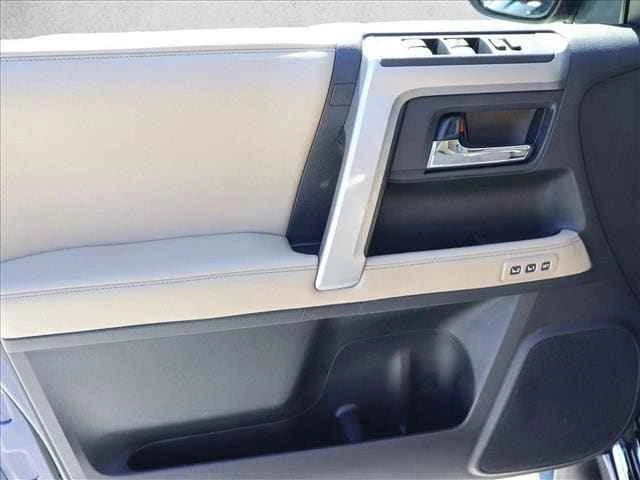 2015 Toyota 4Runner 5th Gen - Image 9 of 17